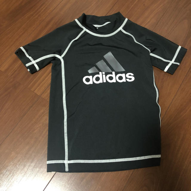 adidas(アディダス)のアディダス ラッシュガード 110cm キッズ/ベビー/マタニティのキッズ服男の子用(90cm~)(水着)の商品写真