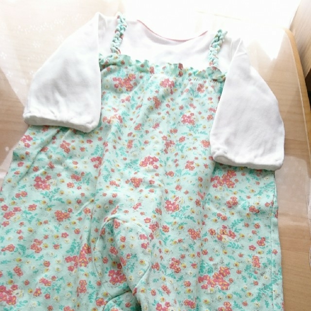 babyGAP(ベビーギャップ)の70サイズ  新品  りぼん花柄⋈*。ロンパース キッズ/ベビー/マタニティのベビー服(~85cm)(ロンパース)の商品写真