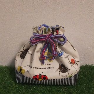 ハンドメイド　昆虫図鑑　大きめ　お弁当袋♡(ランチボックス巾着)