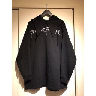 バレンシアガ(Balenciaga)のバレンシアガ★襟付きオーバーサイズプルオーバーパーカー(パーカー)