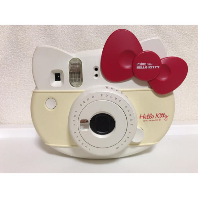 ハローキティ(ハローキティ)のFUJIFILM instax mini キティーレッド スマホ/家電/カメラのカメラ(フィルムカメラ)の商品写真