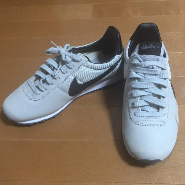 NIKE(ナイキ)のゆあさま専用  NIKE スニーカー24.5㎝ 美品 レディースの靴/シューズ(スニーカー)の商品写真