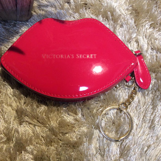 Victoria's Secret(ヴィクトリアズシークレット)のビクトリアシークレット リップ型ポーチ レディースのファッション小物(ポーチ)の商品写真