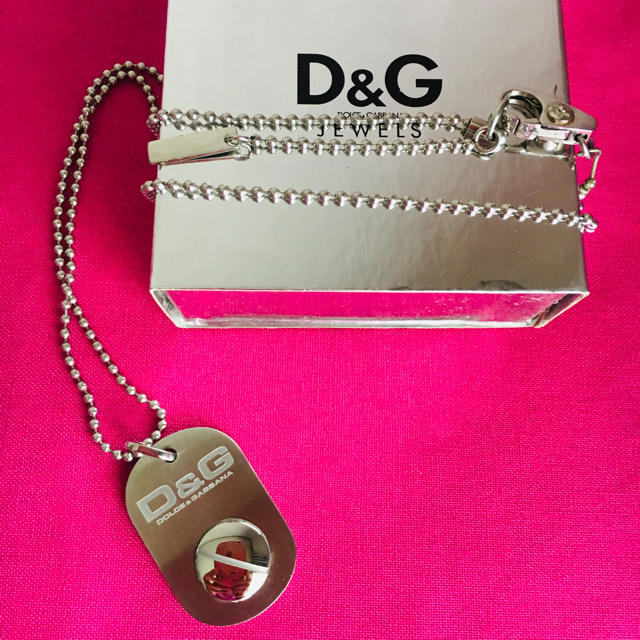 D&G  オーバルプレート ペンダント