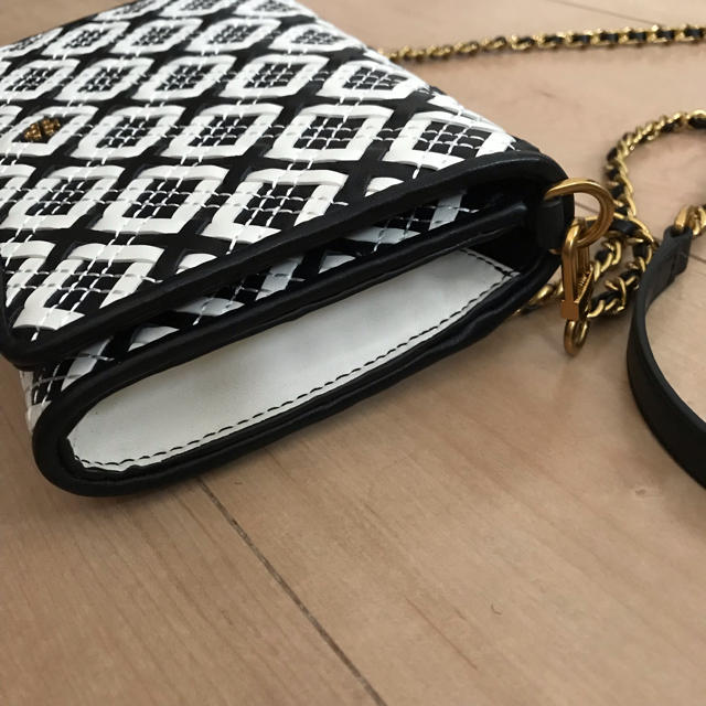 新品未使用■トリーバーチTORY BURCH■チェーンウォレット■黒×白