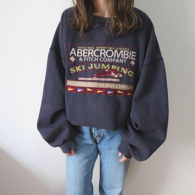 Abercrombie&Fitch(アバクロンビーアンドフィッチ)の90s ABERCROMBIE 刺繍ロゴ スウェット トレーナー ネイビー レディースのトップス(トレーナー/スウェット)の商品写真