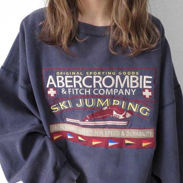 Abercrombie&Fitch(アバクロンビーアンドフィッチ)の90s ABERCROMBIE 刺繍ロゴ スウェット トレーナー ネイビー レディースのトップス(トレーナー/スウェット)の商品写真