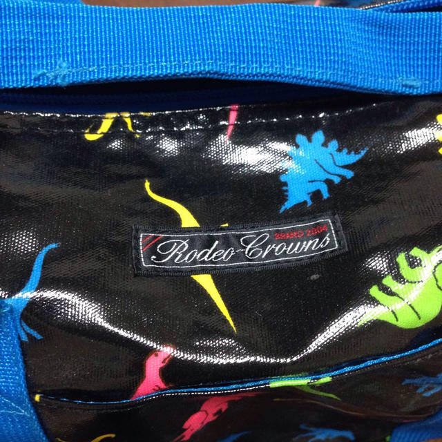 RODEO CROWNS(ロデオクラウンズ)の恐竜柄 ドラム型バッグ レディースのバッグ(ボストンバッグ)の商品写真