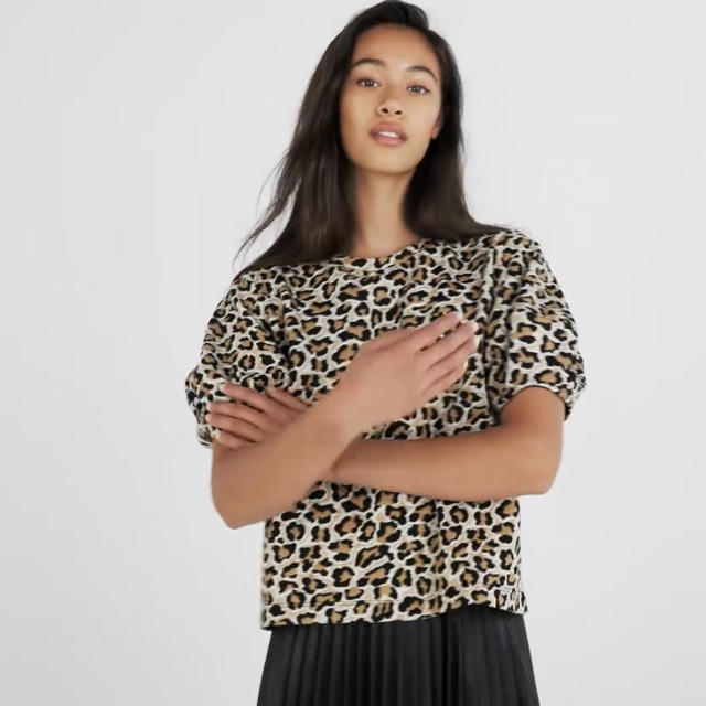 Bershka(ベルシュカ)のパフスリーブレオパードＴシャツ  レディースのトップス(シャツ/ブラウス(半袖/袖なし))の商品写真