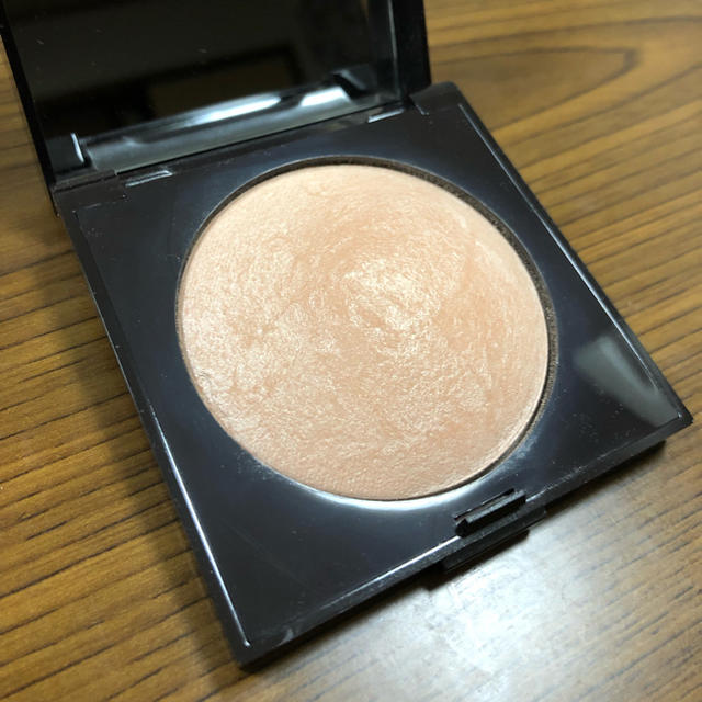 laura mercier(ローラメルシエ)のローラメルシエ マットラディアンス ベイクドパウダー ハイライト  コスメ/美容のベースメイク/化粧品(フェイスカラー)の商品写真