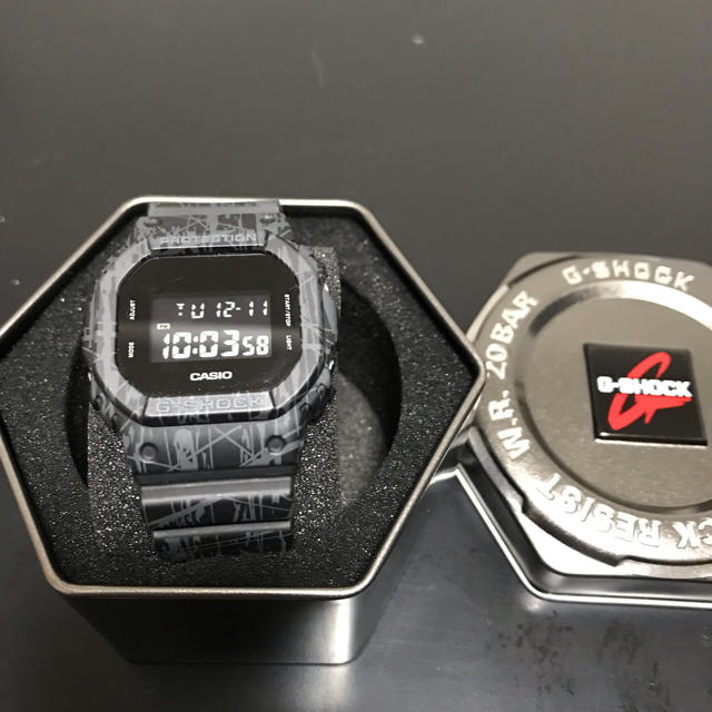 G-SHOCK(ジーショック)のG-SHOCK DW-5600SL-1ER メンズの時計(腕時計(デジタル))の商品写真
