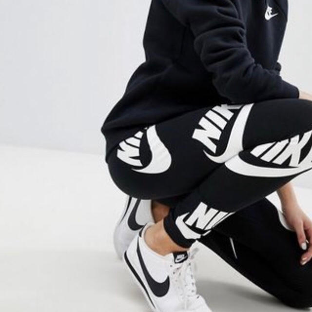 NIKE(ナイキ)の【M】 NIKE ［ナイキ］ 総柄レギンス【SALE】一点のみ レディースのレッグウェア(レギンス/スパッツ)の商品写真