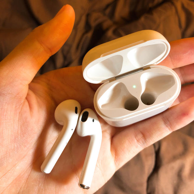 Apple(アップル)のApple Airpods スマホ/家電/カメラのオーディオ機器(ヘッドフォン/イヤフォン)の商品写真