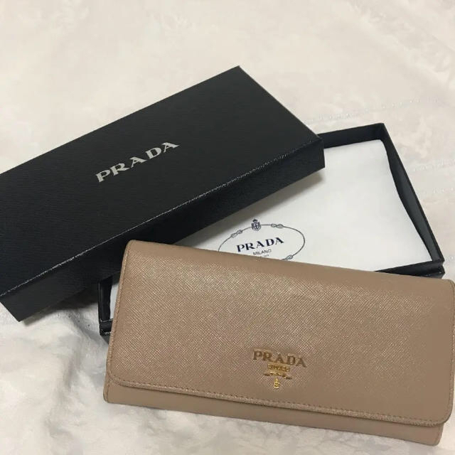 PRADA 長財布