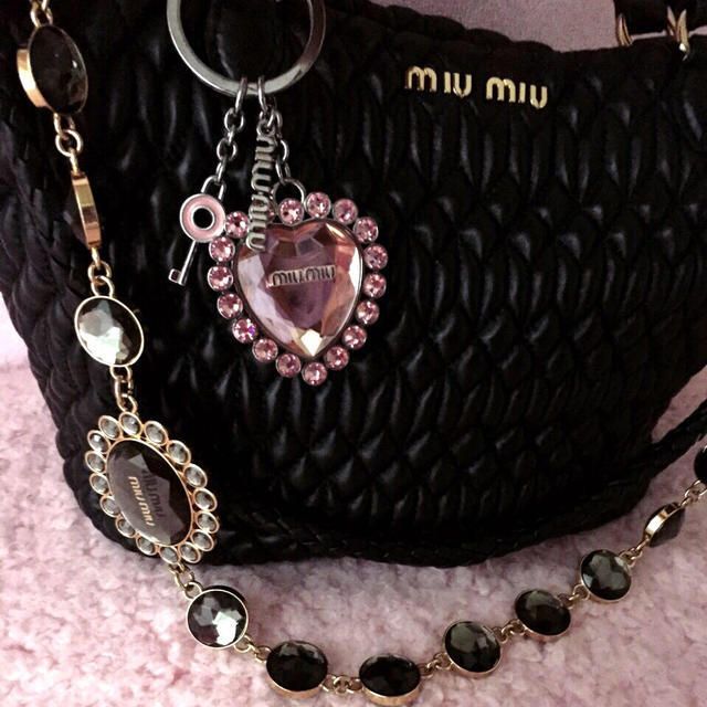 初売り】 miumiu リボン ビジューキーホルダー asakusa.sub.jp