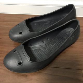 クロックス(crocs)のクロックス W8  黒(サンダル)