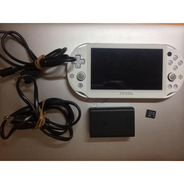 PlayStation Vita 2000 ホワイト 本体 セットのサムネイル