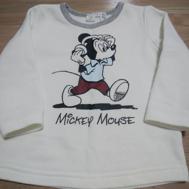 Disney(ディズニー)のミッキートレーナー　90サイズ キッズ/ベビー/マタニティのキッズ服男の子用(90cm~)(Tシャツ/カットソー)の商品写真