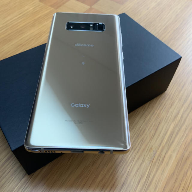 SAMSUNG(サムスン)のgalaxy note8 ゴールド ドコモ simフリー 極美品 スマホ/家電/カメラのスマートフォン/携帯電話(スマートフォン本体)の商品写真