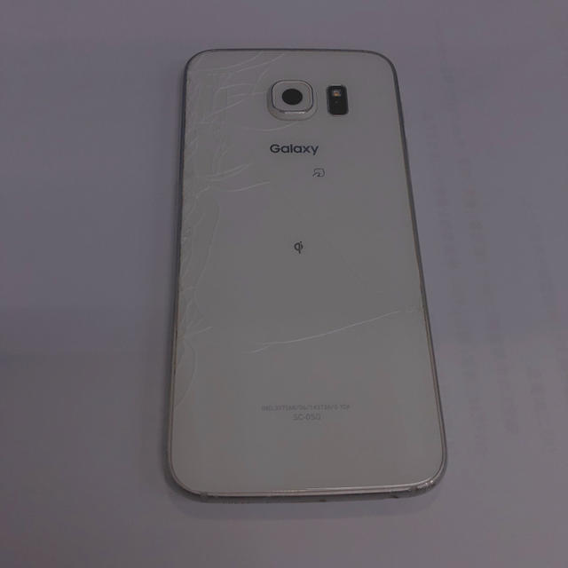 SAMSUNG(サムスン)のdocomo Galaxy S6 SC-05G ジャンク品 スマホ/家電/カメラのスマートフォン/携帯電話(スマートフォン本体)の商品写真