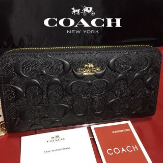 コーチ(COACH)の新作コーチ 本革長財布 エンボスドシグ  ブラック×ゴールド アラウンドジップ(長財布)