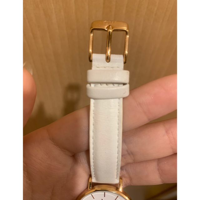 Daniel Wellington(ダニエルウェリントン)のダニエルウェリントン 白ベルト腕時計 レディースのファッション小物(腕時計)の商品写真