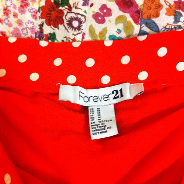 FOREVER 21(フォーエバートゥエンティーワン)の新品♡ペプラム水玉柄カットソースカート レディースのスカート(ミニスカート)の商品写真