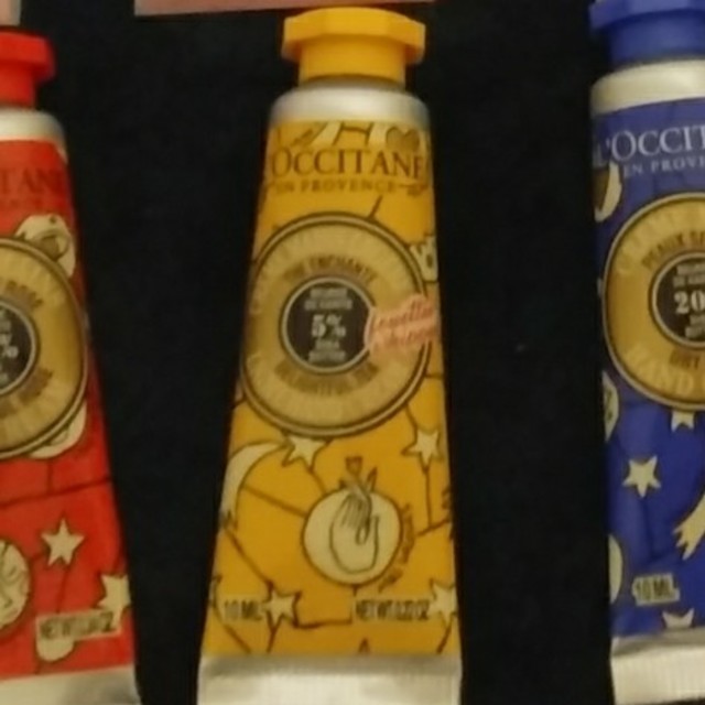 L'OCCITANE(ロクシタン)の☆dropniko様専用☆ コスメ/美容のボディケア(ハンドクリーム)の商品写真