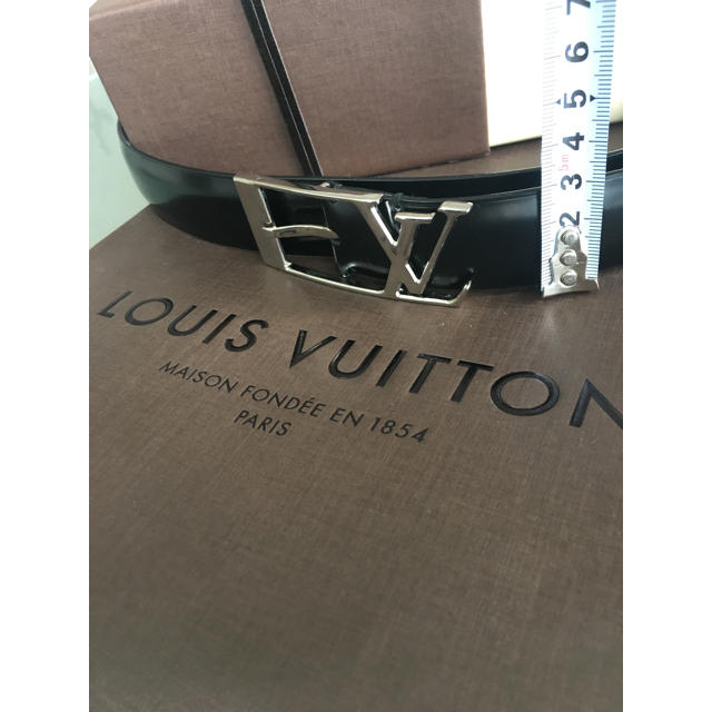 LOUIS VUITTON(ルイヴィトン)の新品 ルイヴィトン 黒 革ベルト メンズのファッション小物(ベルト)の商品写真