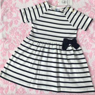 プチバトー(PETIT BATEAU)の《やや訳あり》新品 プチバトー♡マリニエールリボン付きワンピース ネイビー24m(ワンピース)