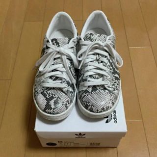 ハイク(HYKE)のhyke × adidas パイソンスニーカー(スニーカー)