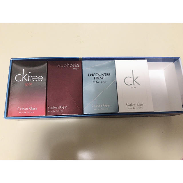 ck Calvin Klein(シーケーカルバンクライン)のカルバンクライン ミニ香水 コスメ/美容の香水(香水(男性用))の商品写真