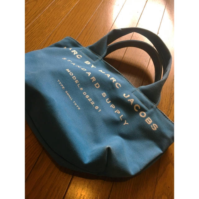 MARC BY MARC JACOBS(マークバイマークジェイコブス)のマークジェイコブス トートバッグ ハンドバッグ 青 レディースのバッグ(トートバッグ)の商品写真