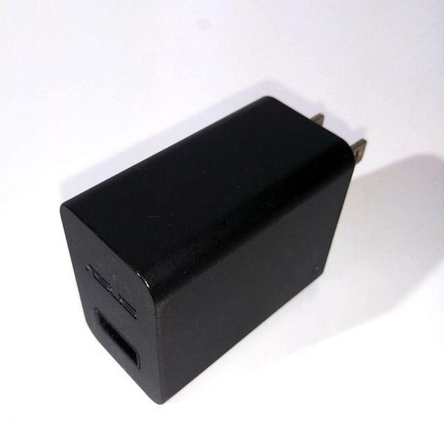 ASUS(エイスース)のACアダプター・USB／ASUS正規品 スマホ/家電/カメラのスマートフォン/携帯電話(バッテリー/充電器)の商品写真