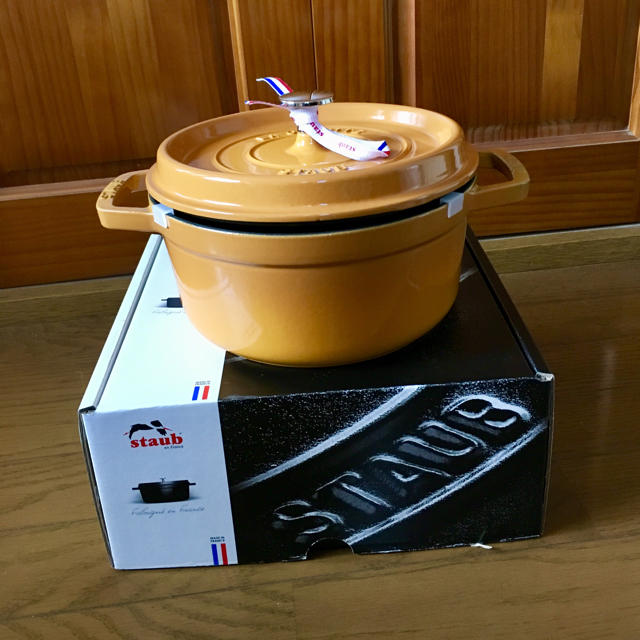 新品未使用  staub ピコ ココット ラウンド 22cm  マスタード