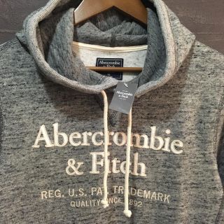 アバクロンビーアンドフィッチ(Abercrombie&Fitch)のAbercrombie&Fitch アバクロ ロゴアップリケパーカー新品送料込み(パーカー)