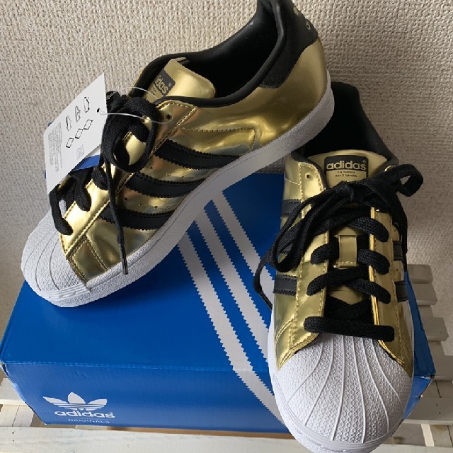 adidas(アディダス)の【23.5】☆日本未発売/新品/未使用☆ アディダススーパースター BY9180 レディースの靴/シューズ(スニーカー)の商品写真