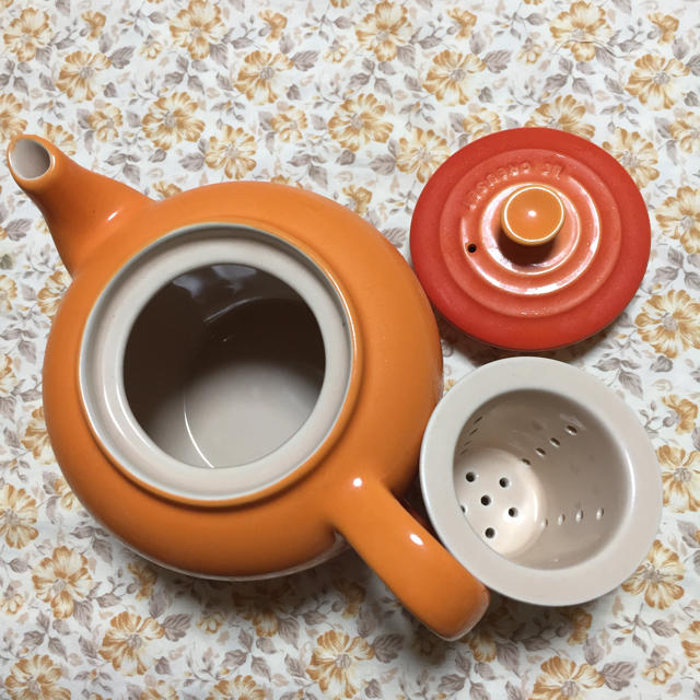 LE CREUSET(ルクルーゼ)のル・クルーゼ ティーポット茶こし付き インテリア/住まい/日用品のキッチン/食器(食器)の商品写真