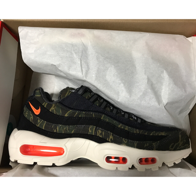 NIKE(ナイキ)のNIKE AIR MAX 95 CARHARTT WIP 27.5㎝ 新品 メンズの靴/シューズ(スニーカー)の商品写真