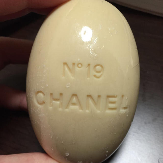 CHANEL(シャネル)の新品♡シャネル石鹸のみ コスメ/美容のボディケア(その他)の商品写真