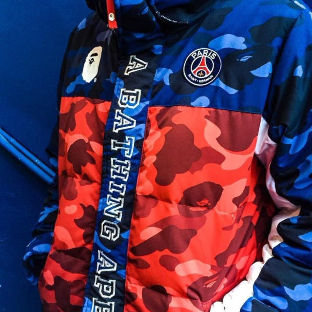 A BATHING APE(アベイシングエイプ)のBAPE X PSG LONG DOWN JACKET Size : XL メンズのジャケット/アウター(ダウンジャケット)の商品写真