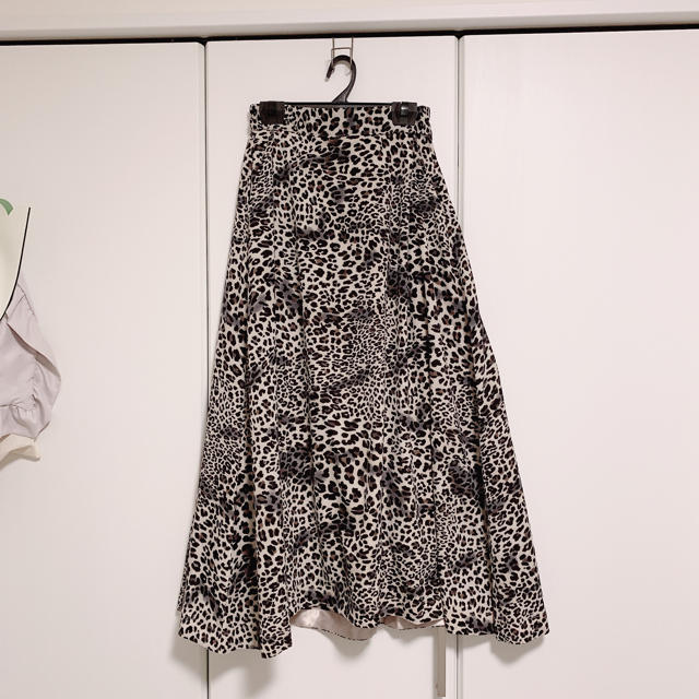 natural couture(ナチュラルクチュール)の豹柄ロングフレアスカート レディースのスカート(ロングスカート)の商品写真