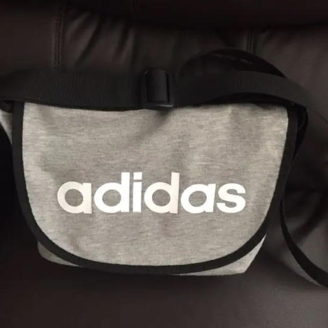 adidas(アディダス)のアディダスショルダーバック メンズのバッグ(ショルダーバッグ)の商品写真
