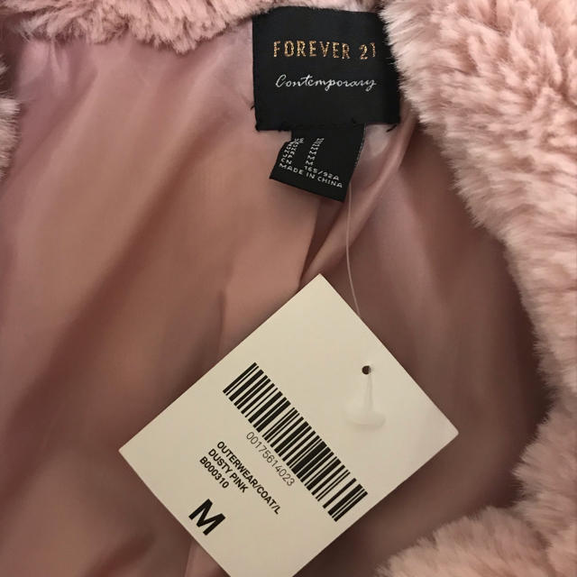 FOREVER 21(フォーエバートゥエンティーワン)の新品タグ付き FOREVER21 ファーコート レディースのジャケット/アウター(毛皮/ファーコート)の商品写真