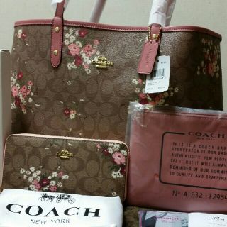 コーチ(COACH)のクリスマスセールCOACH 29547花柄トートリバーシブル＆29931長財布(財布)