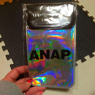 アナップ(ANAP)のANAPホログラム携帯ポーチ(ポーチ)