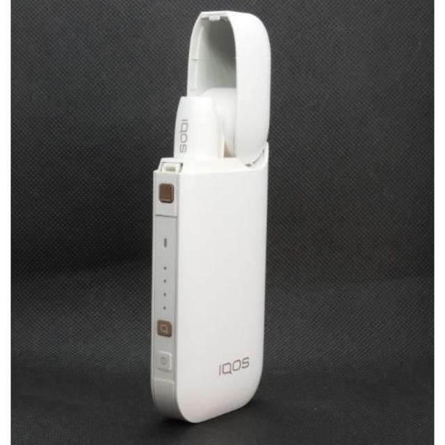 IQOS(アイコス)の【正常稼働リフレッシュ美品】IQOS2.4plusチャージャー&ホルダーW297 メンズのファッション小物(タバコグッズ)の商品写真