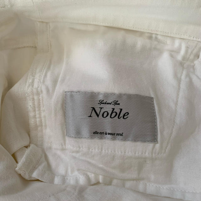 Noble(ノーブル)のノーブル ホワイトパンツ レディースのパンツ(クロップドパンツ)の商品写真