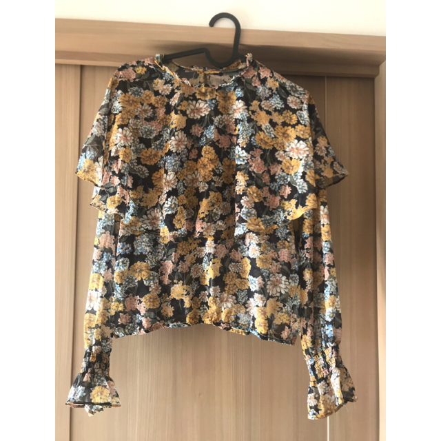 ZARA(ザラ)のcoca フラワー ブラウス  レディースのトップス(シャツ/ブラウス(長袖/七分))の商品写真