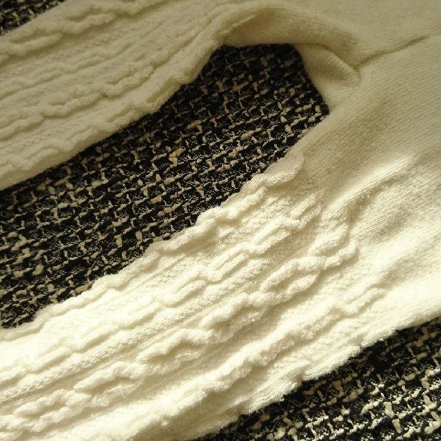 UNIQLO(ユニクロ)のユニクロ ニットレギンス 80 白 ホワイト ケーブル編 キッズ/ベビー/マタニティのベビー服(~85cm)(パンツ)の商品写真